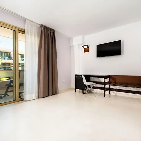 Kn Columbus Apartahotel 3*