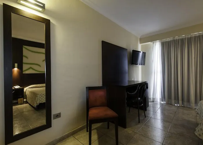 Ξενοδοχείο με διαμερίσματα Kn Columbus