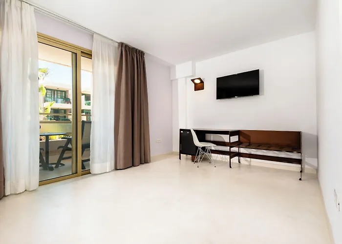 Kn Columbus Ξενοδοχείο με διαμερίσματα 3*