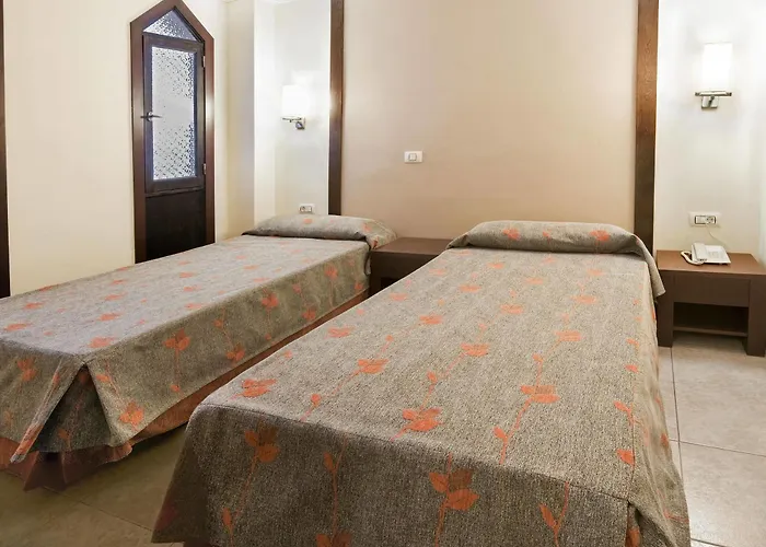 Ξενοδοχείο με διαμερίσματα Kn Columbus 3*